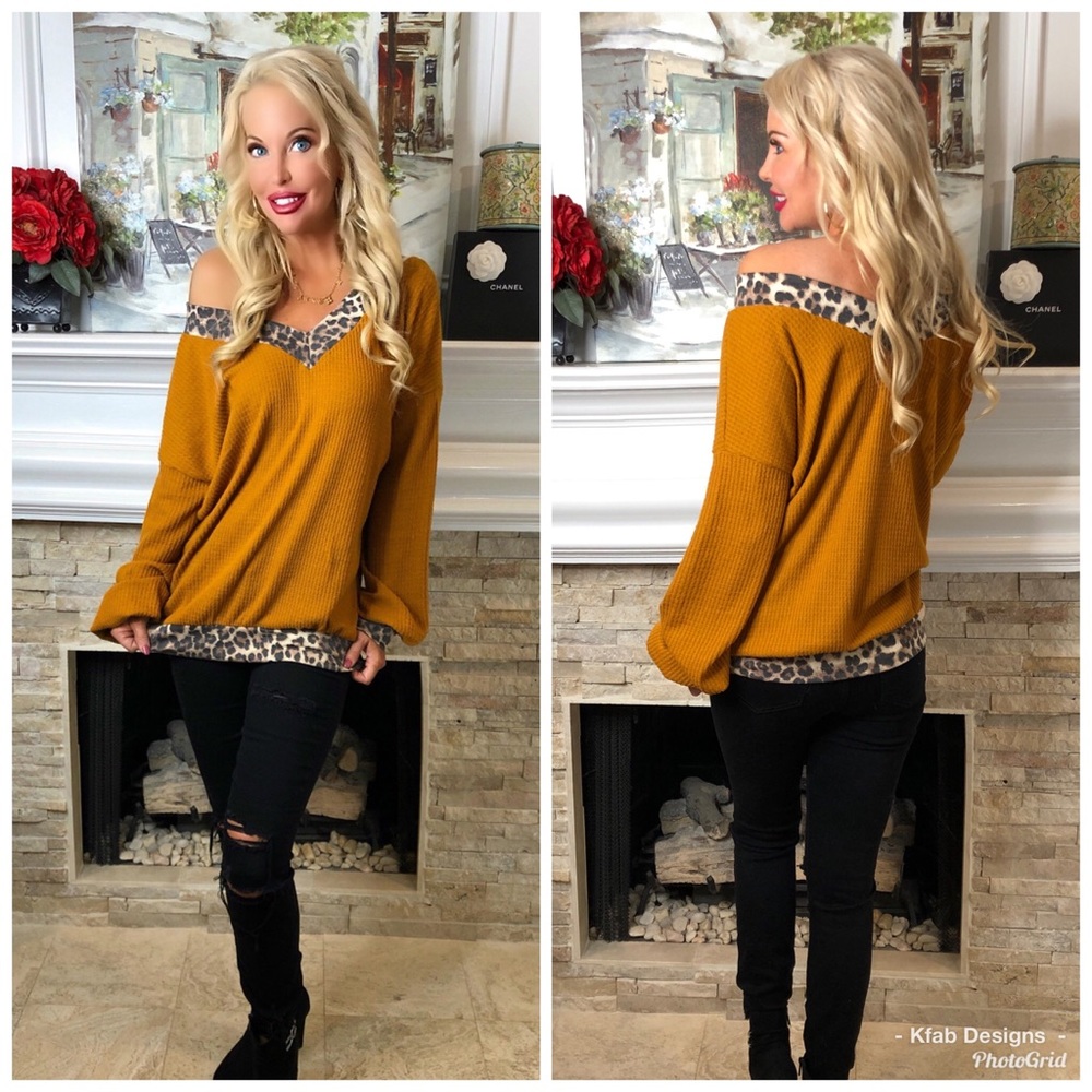 🛍LAST 1! Waffle Knit V Neck Cheetah Trim Top! - Picture 3 of 5